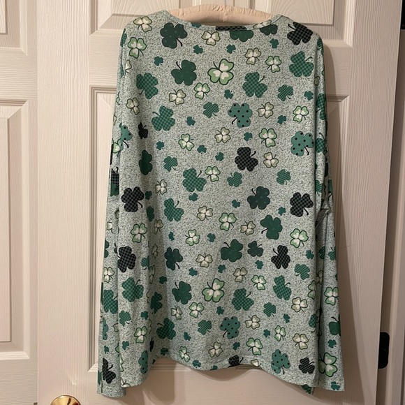 Women’s Size Large Shamrock St Patrick’s Shirt - Picture 2 of 15